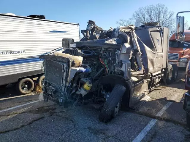 2021 Freightliner Cascadia 126