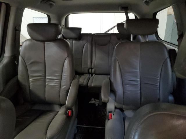 2008 Hyundai Entourage GLS