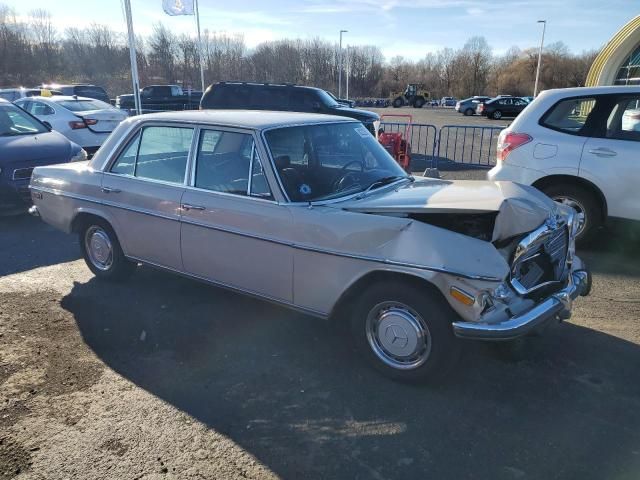 1972 Mercedes-Benz 220D