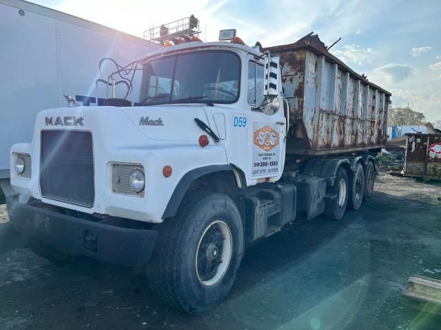 1987 Mack 600 DM600