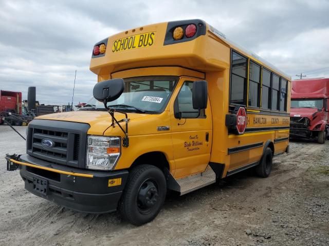 2025 Ford Econoline E450 Super Duty Cutaway Van