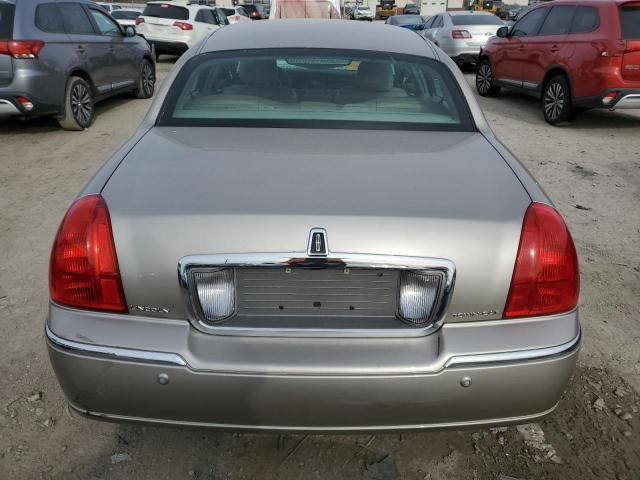 2003 Lincoln Town Car Signature