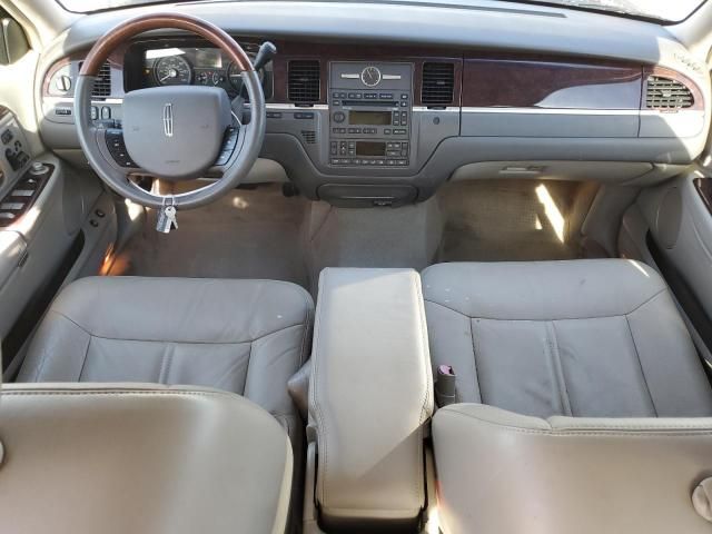 2010 Lincoln Town Car Signature Limited