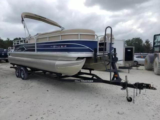 2018 Suntracker Boat With Trailer