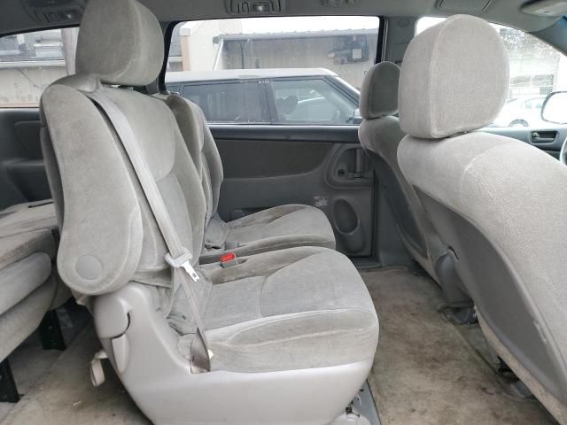 2005 Toyota Sienna CE