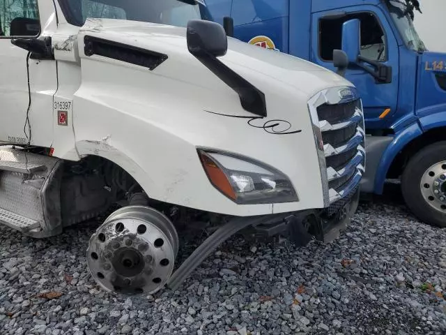 2018 Freightliner Cascadia 126