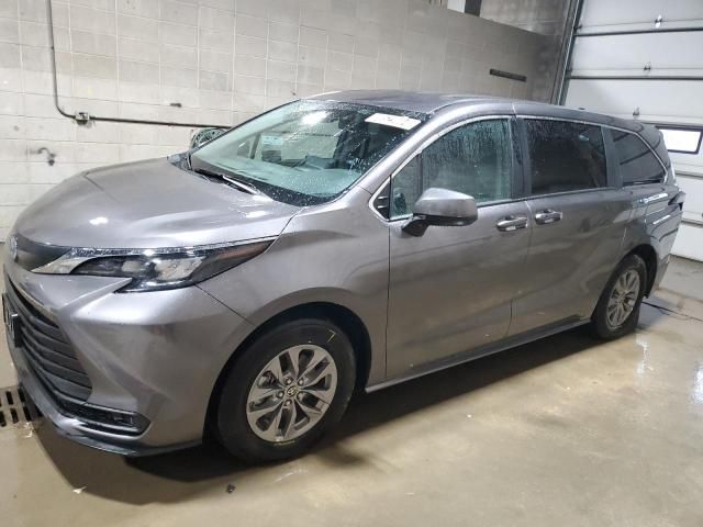 2024 Toyota Sienna LE