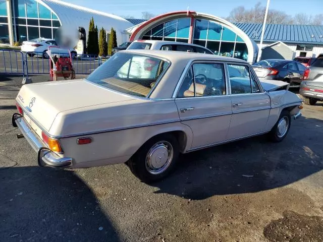 1972 Mercedes-Benz 220D