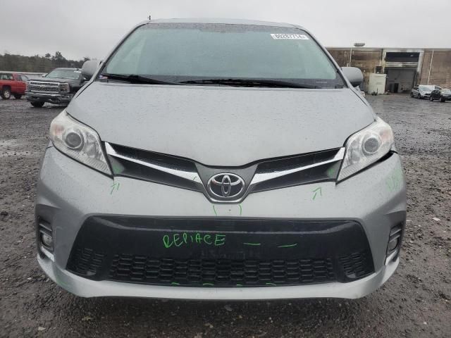 2017 Toyota Sienna XLE