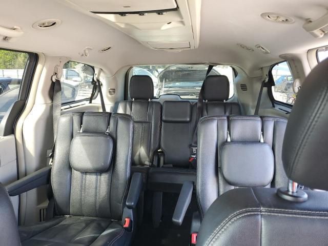 2014 Chrysler Town & Country Touring L