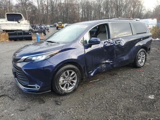 2021 Toyota Sienna XLE