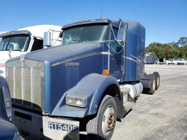 2005 Kenworth Construction T800