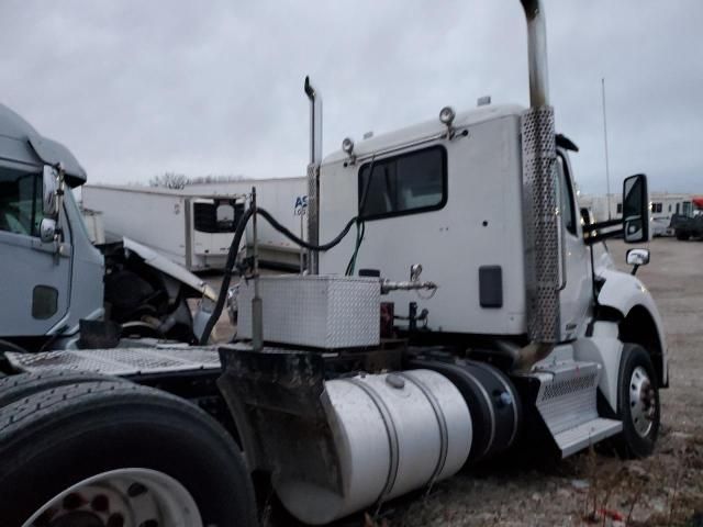 2015 Kenworth Construction T880