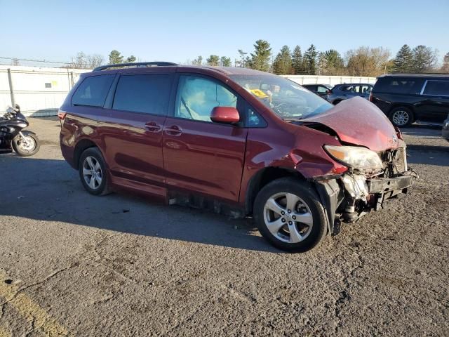 2016 Toyota Sienna LE