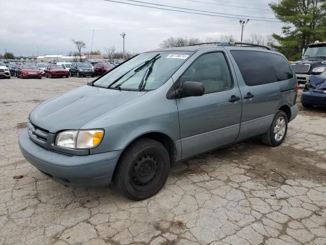 2000 Toyota Sienna LE