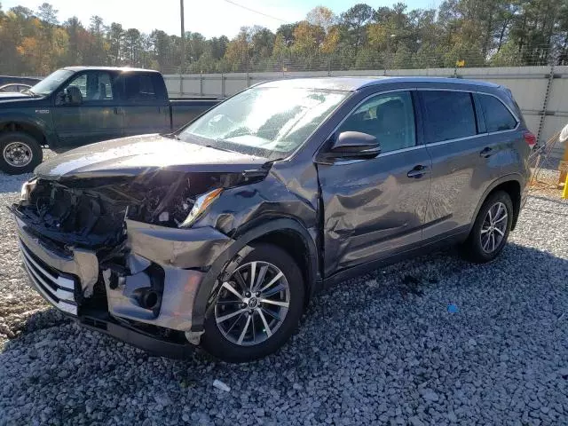 2018 Toyota Highlander SE