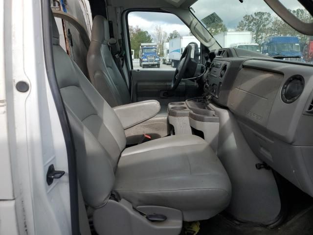 2017 Ford Econoline E350 Super Duty Cutaway Van