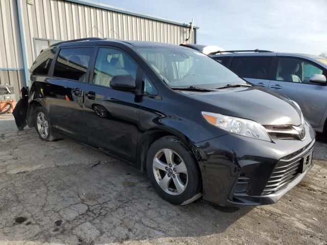 2018 Toyota Sienna LE