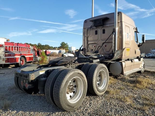 2013 Freightliner Cascadia 125