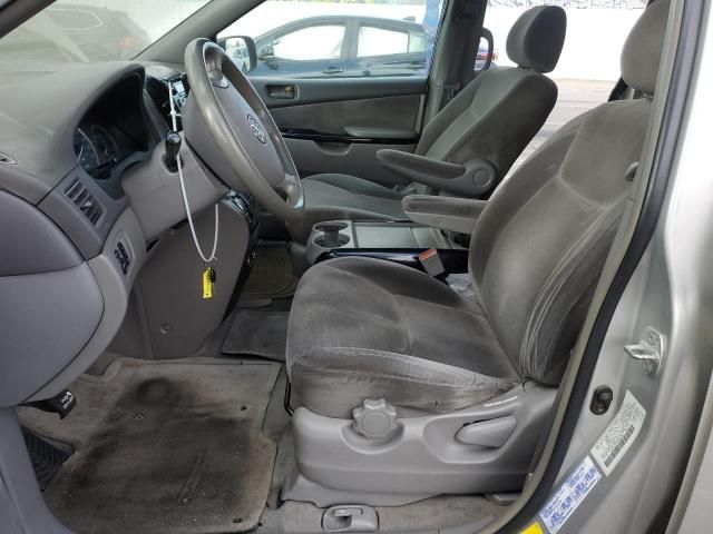 2004 Toyota Sienna CE