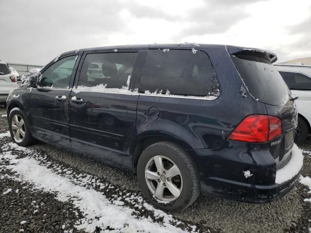 2010 Volkswagen Routan SE