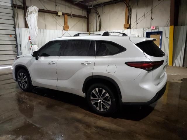 2022 Toyota Highlander Hybrid XLE