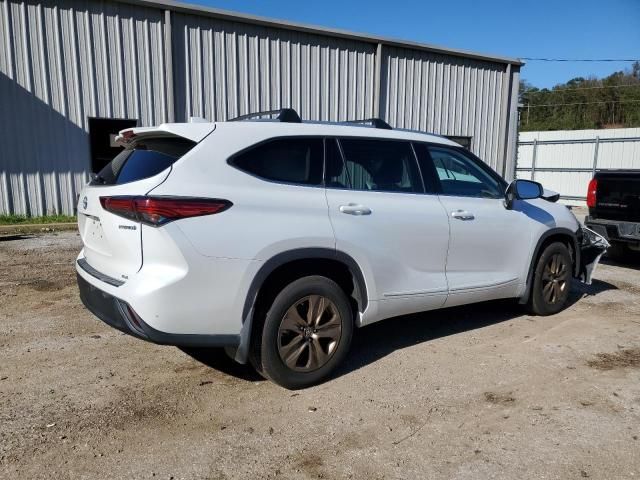 2022 Toyota Highlander Hybrid XLE