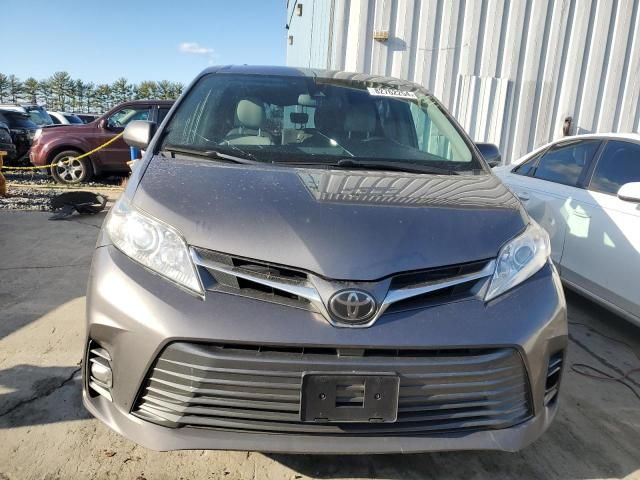 2018 Toyota Sienna XLE