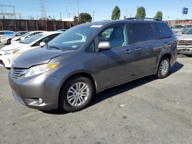 2017 Toyota Sienna XLE