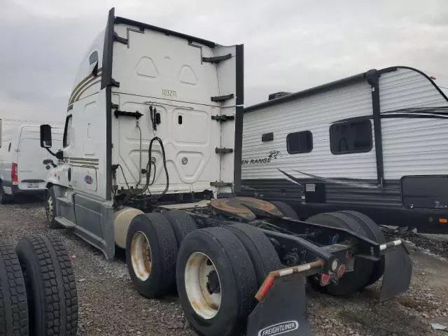 2019 Freightliner Cascadia 125