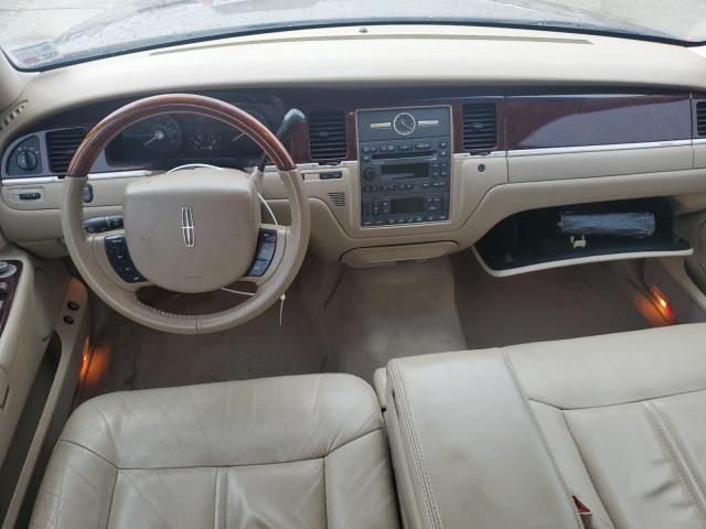 2010 Lincoln Town Car Signature Limited