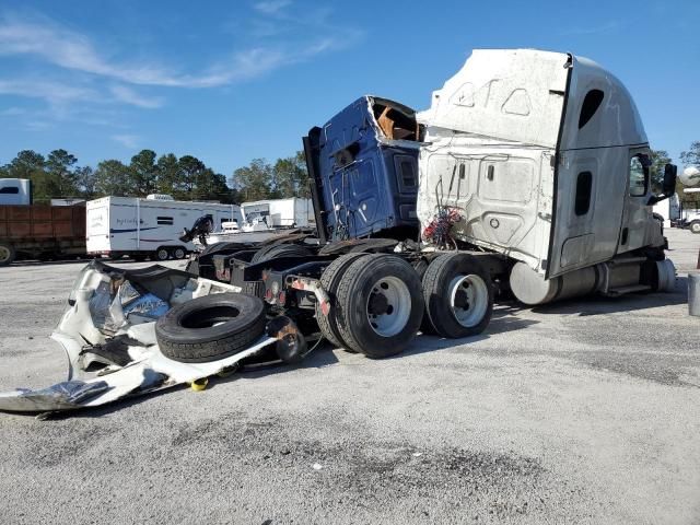 2020 Freightliner Cascadia 126