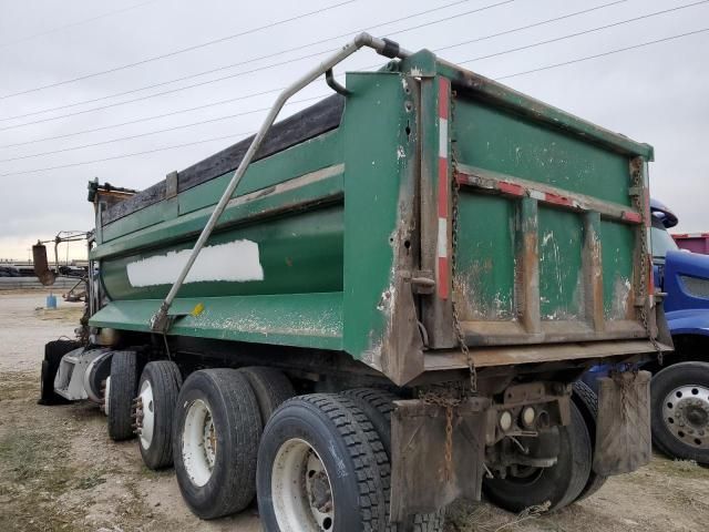 2015 Peterbilt 348