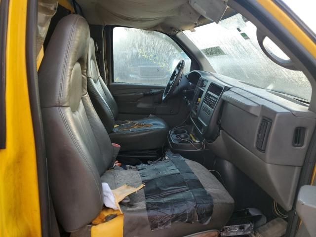 2004 GMC Savana Cutaway G3500