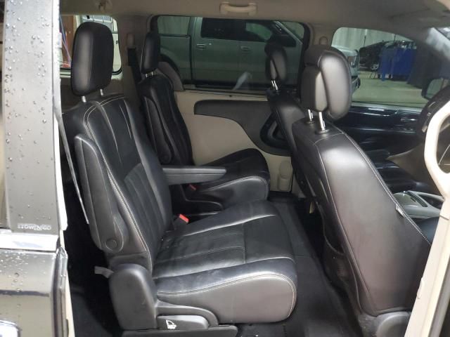 2013 Chrysler Town & Country Touring L