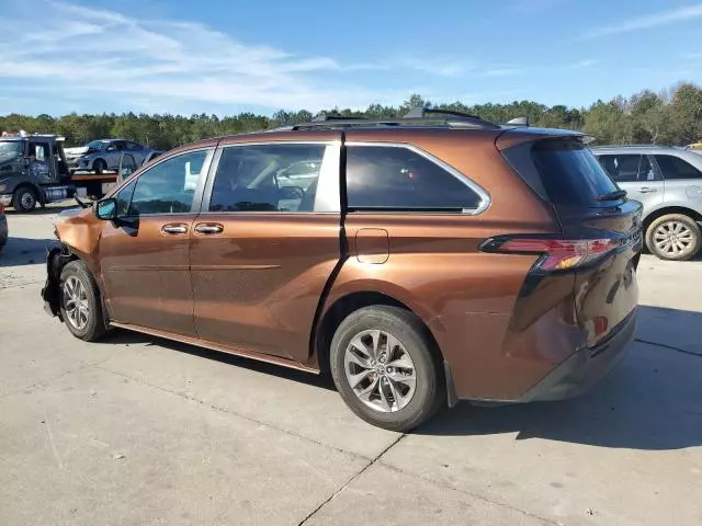 2022 Toyota Sienna XLE