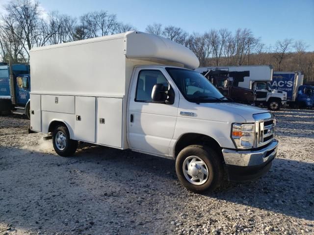 2022 Ford Econoline E350 Super Duty Cutaway Van