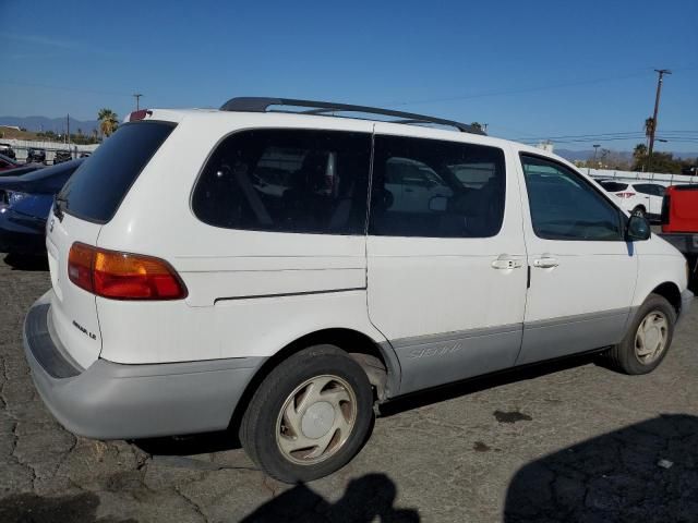 2000 Toyota Sienna LE