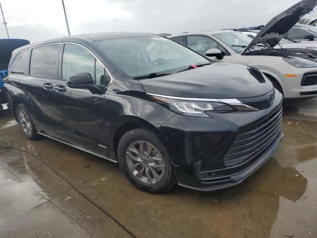 2021 Toyota Sienna LE