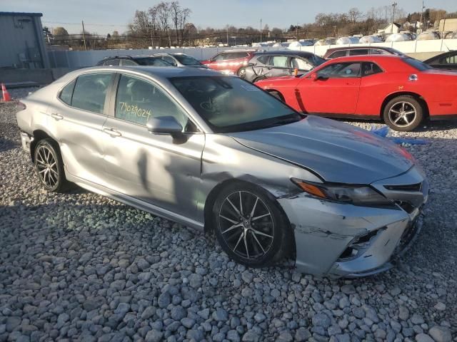 2022 Toyota Camry SE