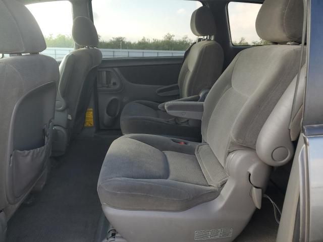 2004 Toyota Sienna CE