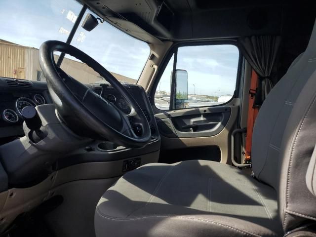 2017 Freightliner Cascadia 113