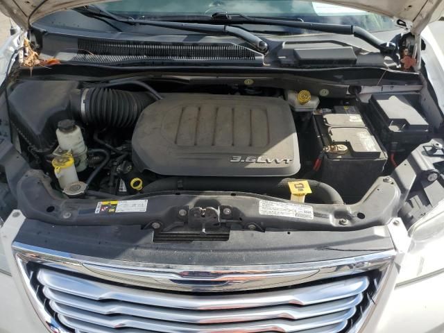 2013 Chrysler Town & Country Touring