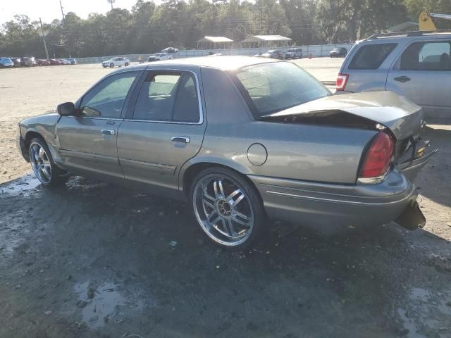 2003 Ford Crown Victoria