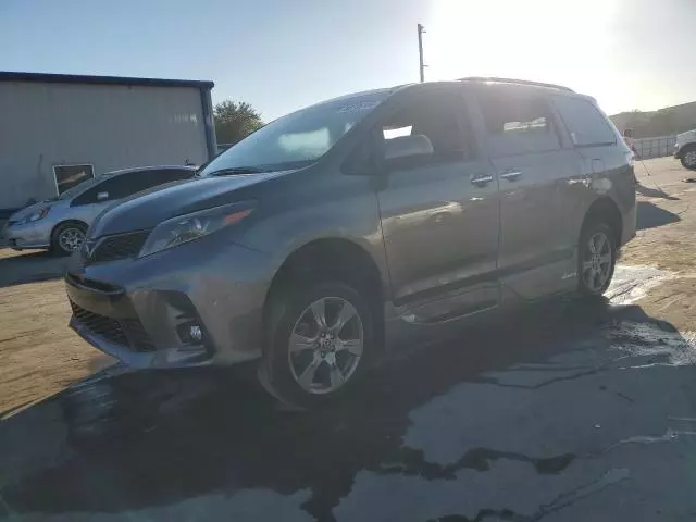 2019 Toyota Sienna SE