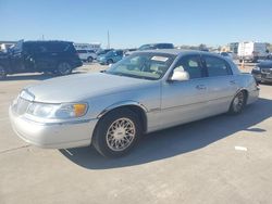 Carros salvage a la venta en subasta: 1998 Lincoln Town Car Signature