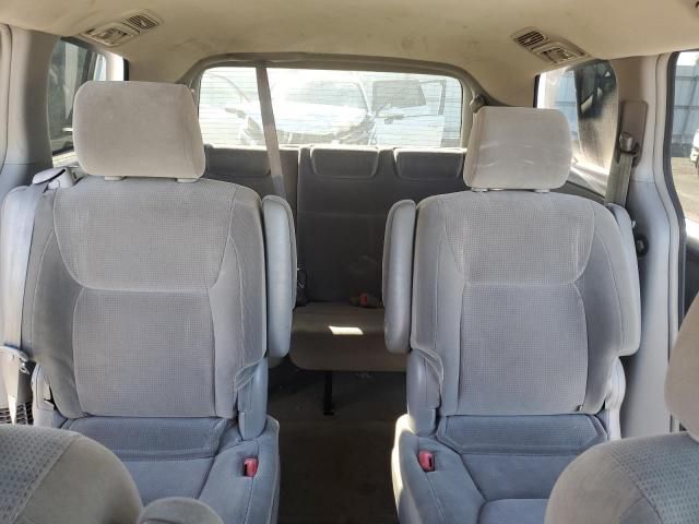 2004 Toyota Sienna CE