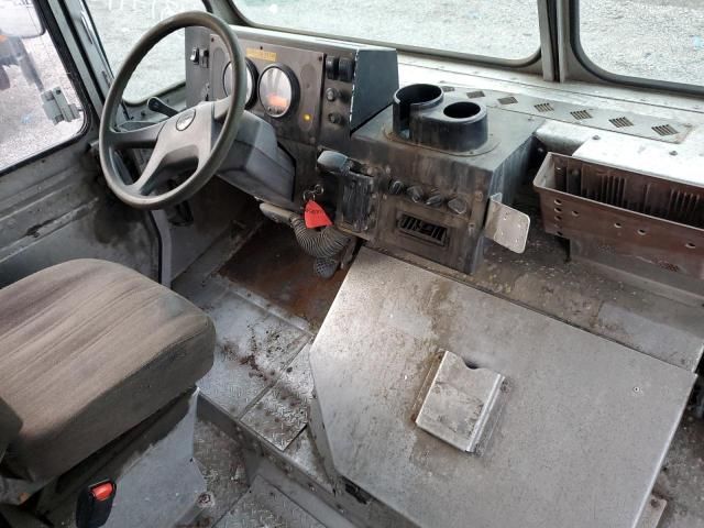 2009 Freightliner Chassis M Line WALK-IN Van