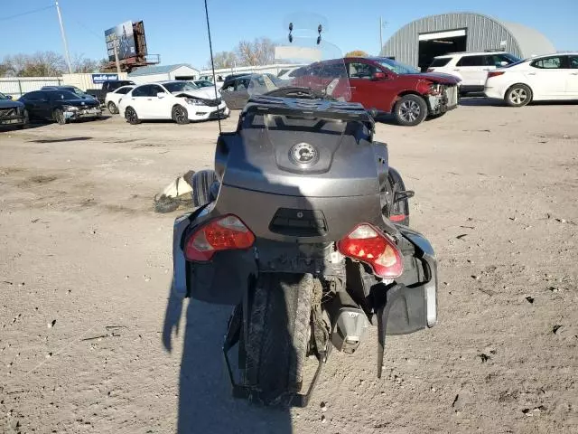 2011 Can-Am Spyder Roadster RTS