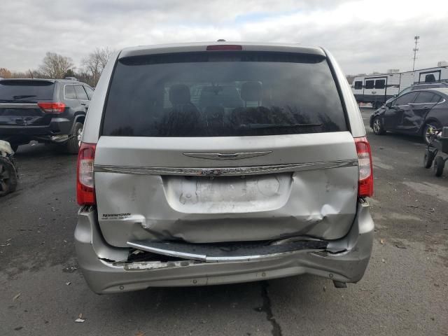 2012 Chrysler Town & Country Touring